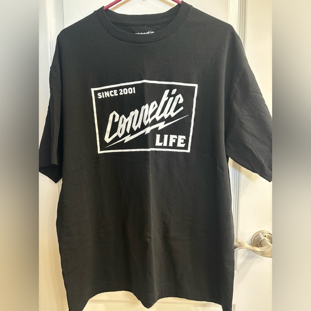 Men’s Connetic t- shirt. Size XL.